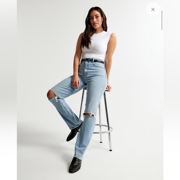 Abercrombie Curve Love 90s Ultra High Rise Straight Jeans - Picture 1 of 16